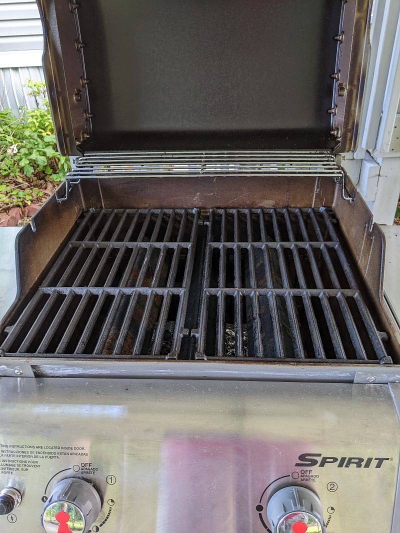 Grilling surface of Weber Spirit grill