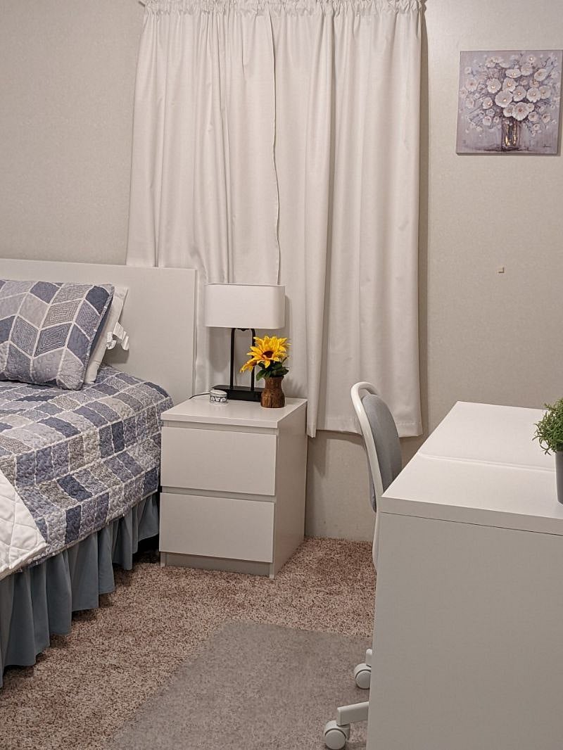 Twin bedroom