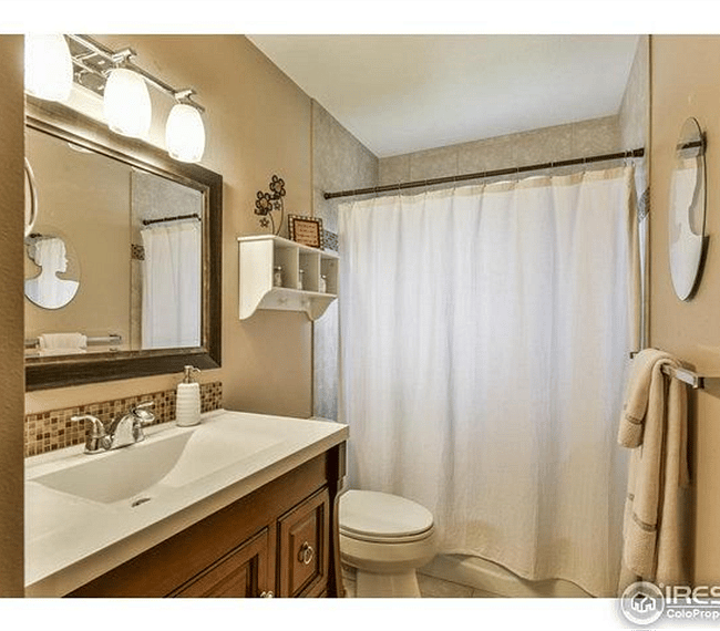 Full bathroom. 