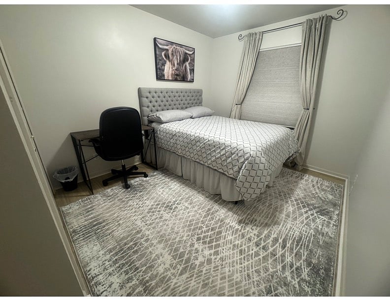 Room 1 $700/mo