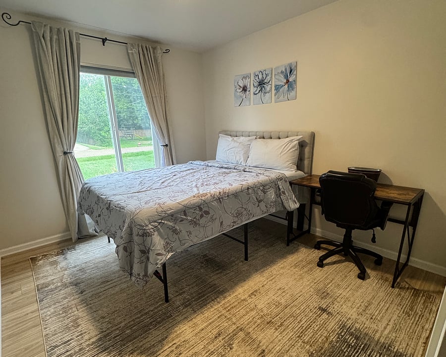 Room 2, $700/mo