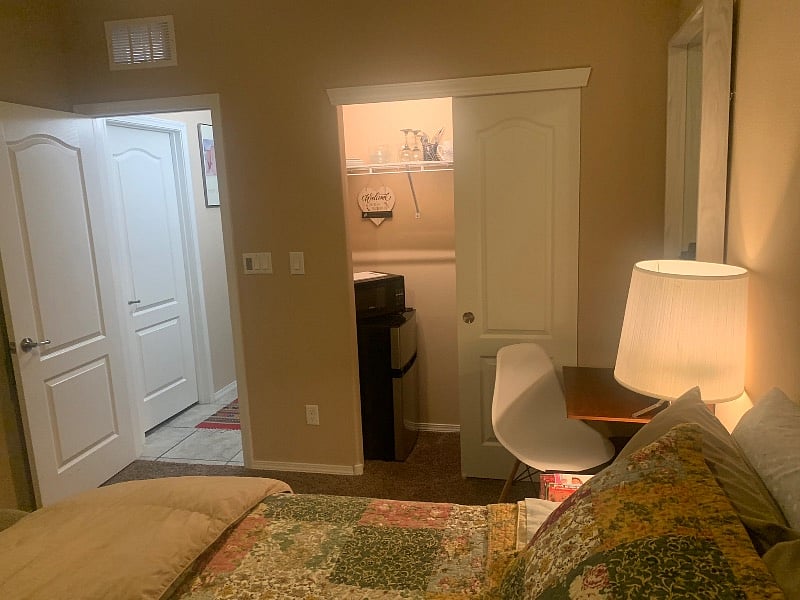 Full bed room