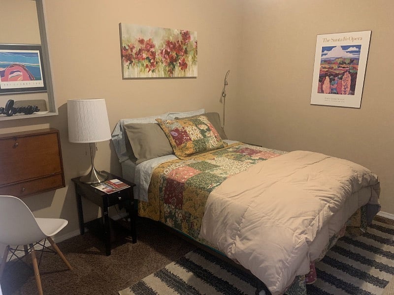 Full bed room
