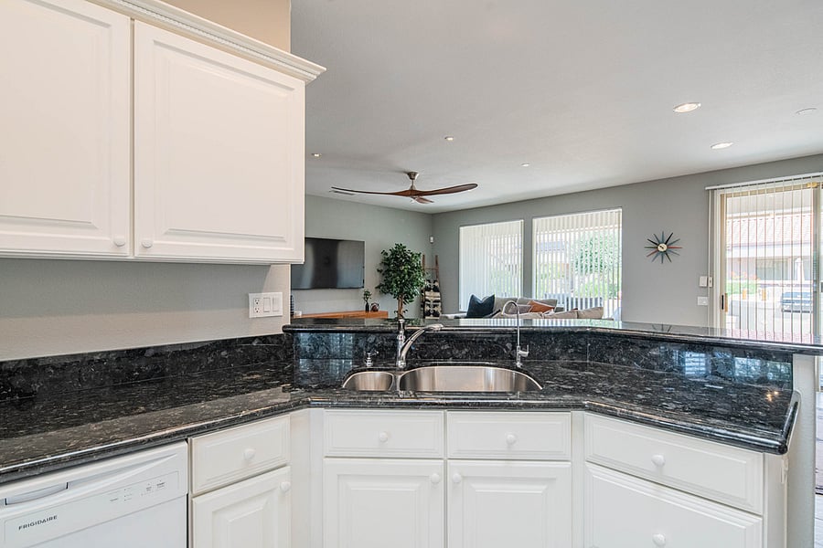 Kitchen with everything you need to cook during your stay. 