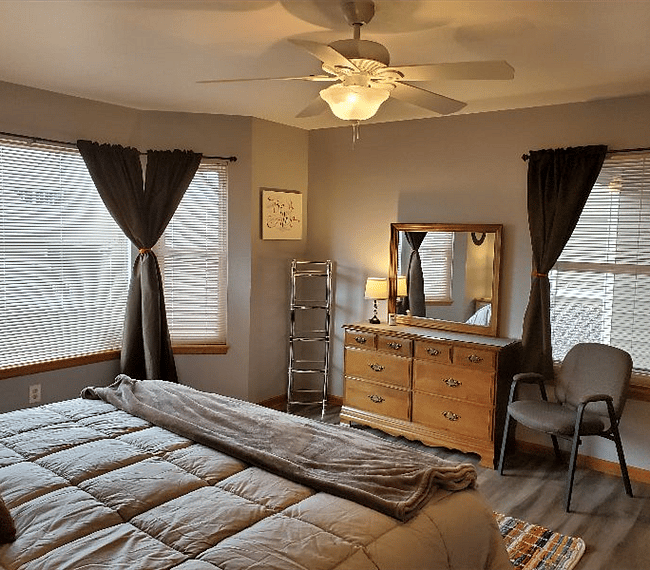 king size bed with bay window.