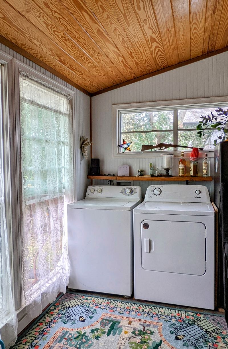Full sized washer/dryer available on request or on a set schedule.