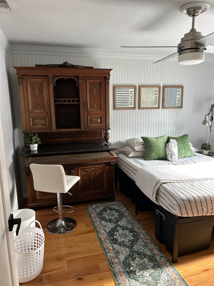 SEA-BREEZE ROOM