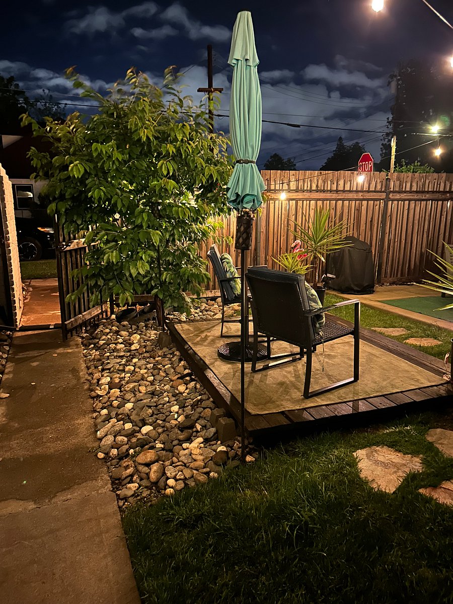 Private entry Private yard in your Private little unit, deck yard furniture and BBQ