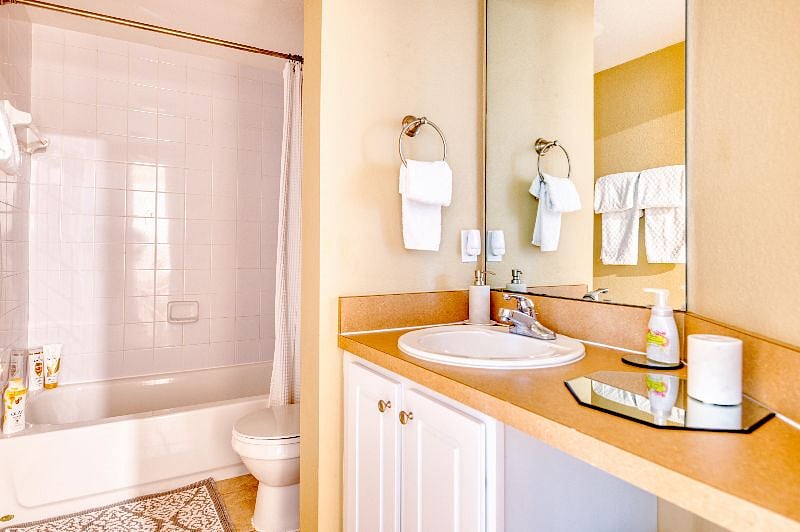 Front bedroom bath