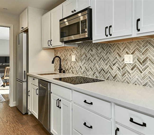 Refrigerator with ice maker