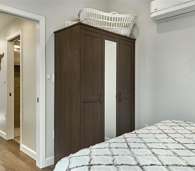Large armoire