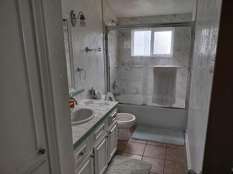 secondary bathroom