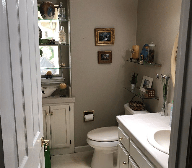 1/2 Bath off of the living room.