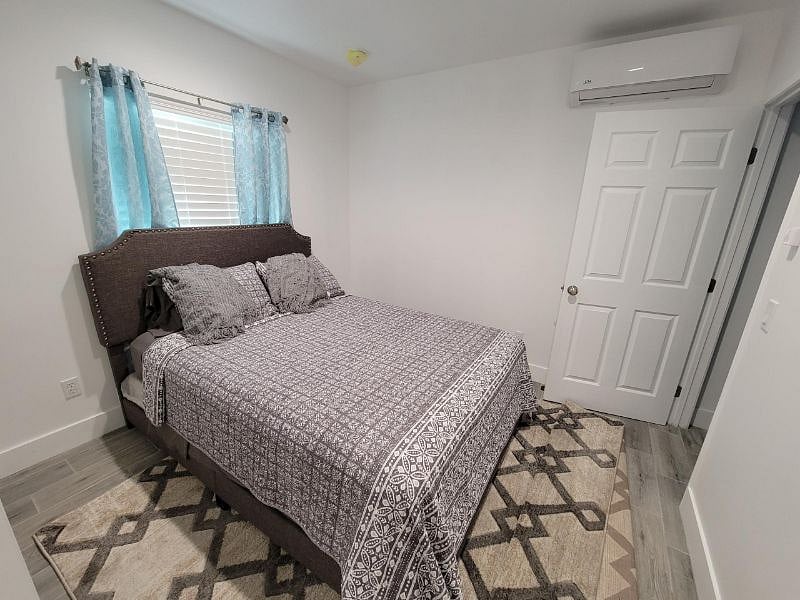Bedroom with queen sized bed