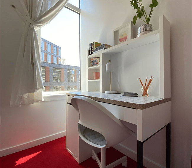 Get your work done while enjoying the super-cute Flex-Room. 