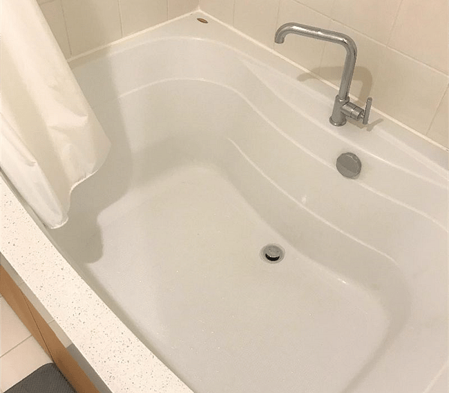 The deep soaking tub...ready when you are!