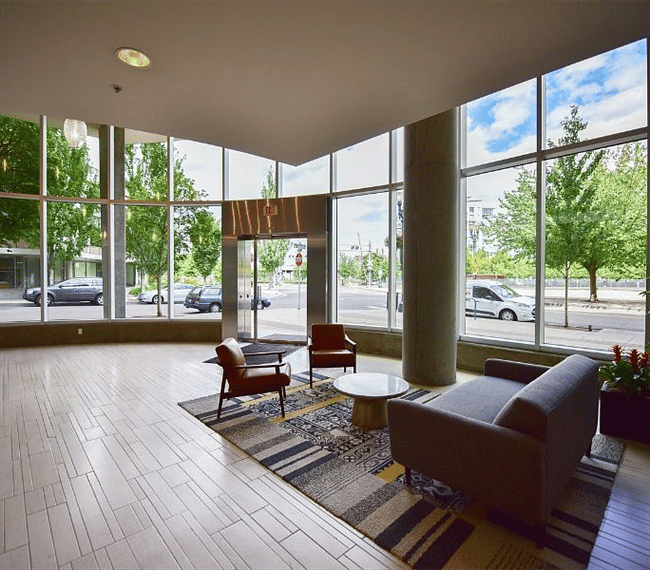The lobby is one of the more spectacular designs you'll find in the Pearl. A small seating area is a perfect spot to meet up with a friend, or to just take a quick rest to catch up on your people-watching.
