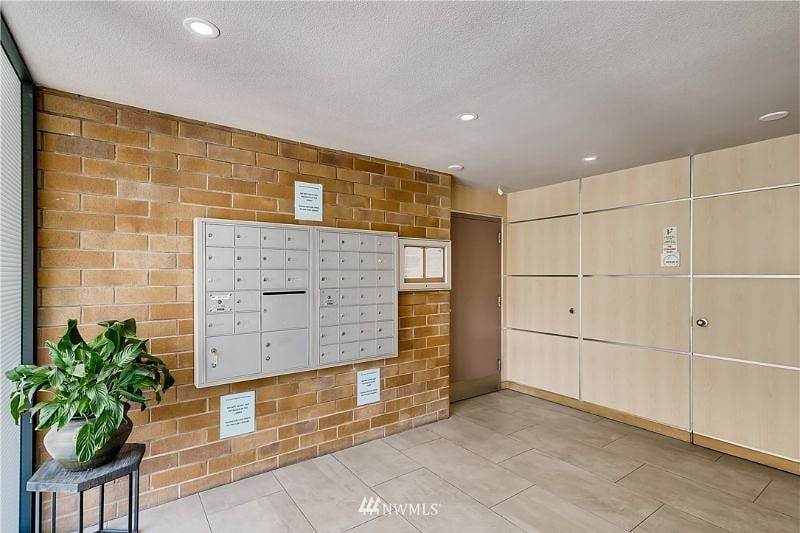 Entry / lobby