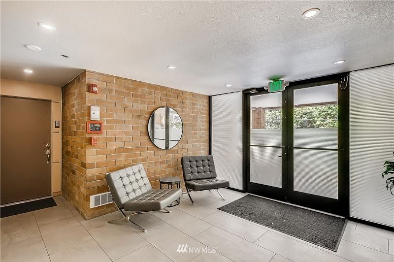 Entry / lobby