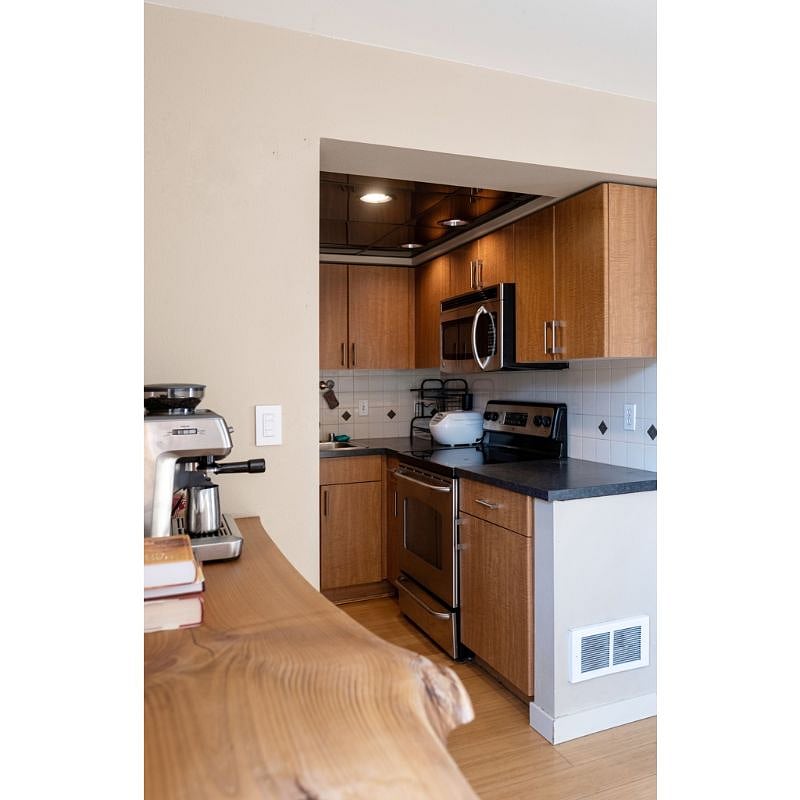 Look toward kitchen