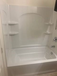 Shower/ tub
