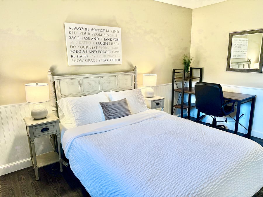 Second bedroom with designated work space (desk and chair), and room darkening curtains.
Video walkthrough:
https://youtu.be/KUU2CeFw0Gk?si=IB1Gr6XOI5VLr58Z