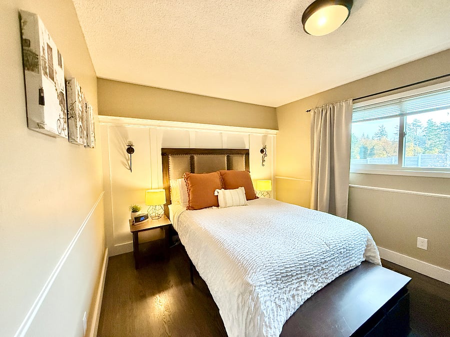 Primary bedroom with queen bed, board and batten wall features, chest of drawers, and beautiful view of large backyard.
Video walkthrough:
https://youtu.be/KUU2CeFw0Gk?si=IB1Gr6XOI5VLr58Z