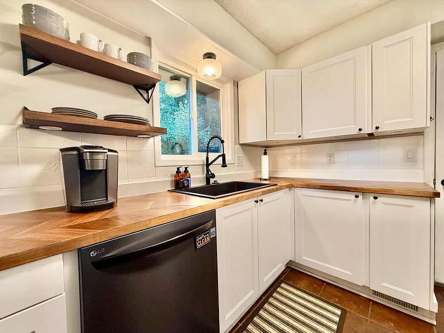 Beautiful kitchen overlooking the backyard. New appliances, extra-large sink, tri-level dishwasher, gas stove, and French door refrigerator with unique with dual access door.
Video walkthrough:
https://youtu.be/KUU2CeFw0Gk?si=IB1Gr6XOI5VLr58Z