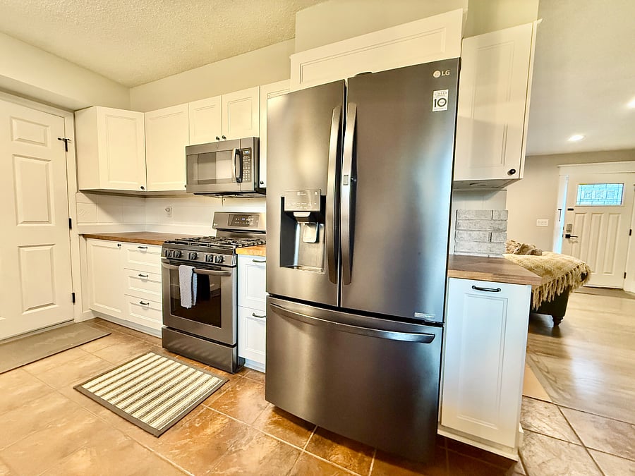 Beautiful kitchen overlooking the backyard. New appliances, extra-large sink, tri-level dishwasher, gas stove, and French door refrigerator with unique with dual access door.
Video walkthrough:
https://youtu.be/KUU2CeFw0Gk?si=IB1Gr6XOI5VLr58Z