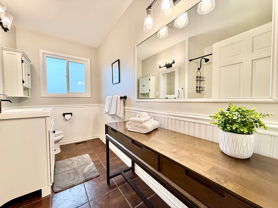 Bathroom with bathtub/shower combo and extra counter space. The door to the bathroom is also extra wide (35) beyond standard door size.
Video walkthrough:
https://youtu.be/KUU2CeFw0Gk?si=IB1Gr6XOI5VLr58Z