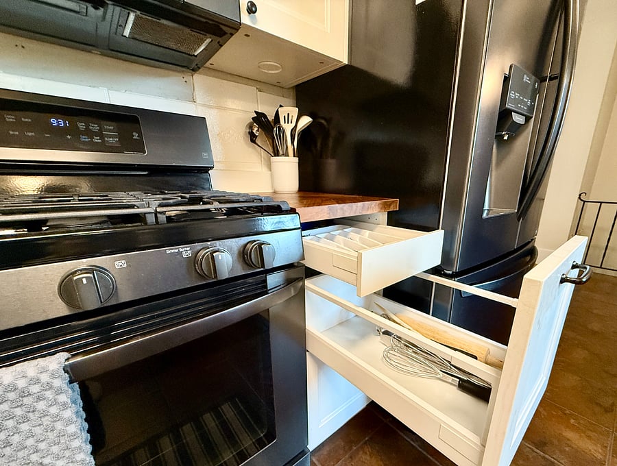 Beautiful kitchen overlooking the backyard. New appliances, extra-large sink, tri-level dishwasher, gas stove, and French door refrigerator with unique with dual access door.
Video walkthrough:
https://youtu.be/KUU2CeFw0Gk?si=IB1Gr6XOI5VLr58Z