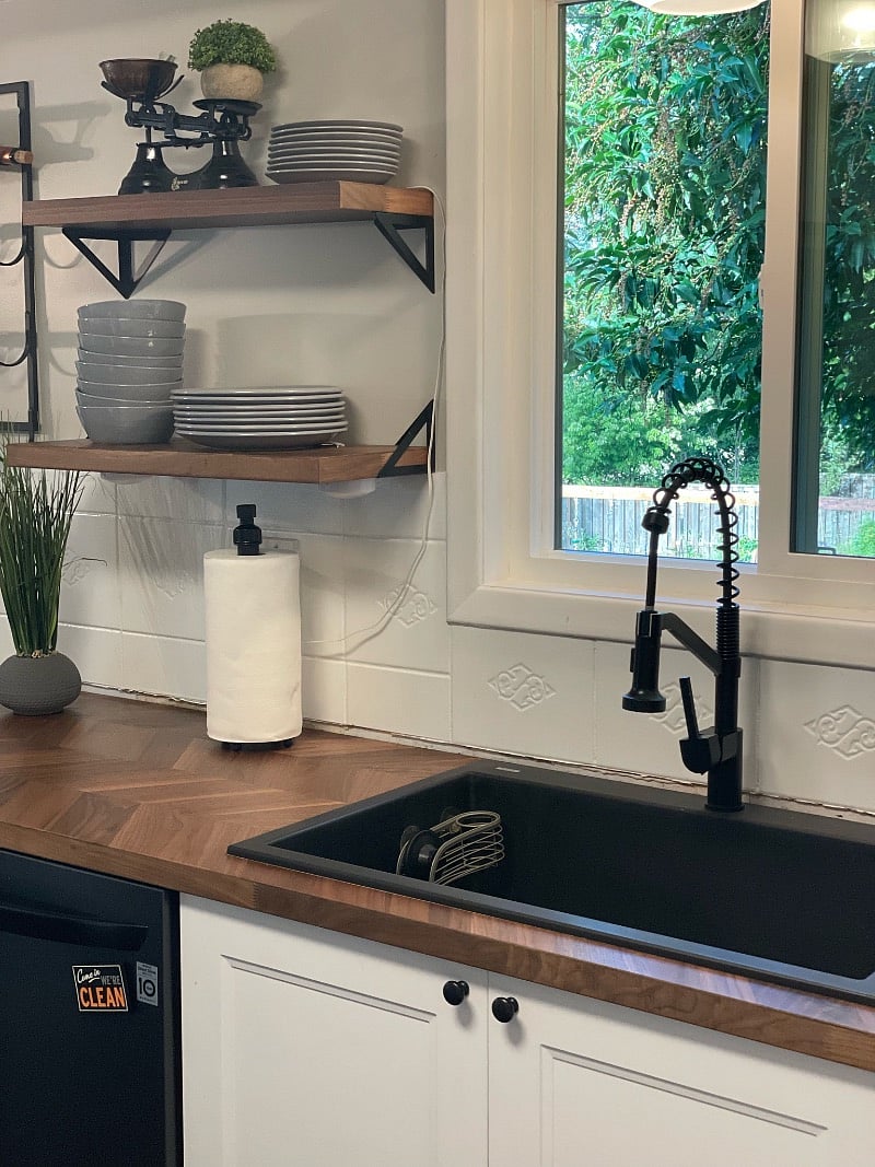 Beautiful kitchen overlooking the backyard. New appliances, extra-large sink, tri-level dishwasher, gas stove, and French door refrigerator with unique with dual access door.
Video walkthrough:
https://youtu.be/KUU2CeFw0Gk?si=IB1Gr6XOI5VLr58Z