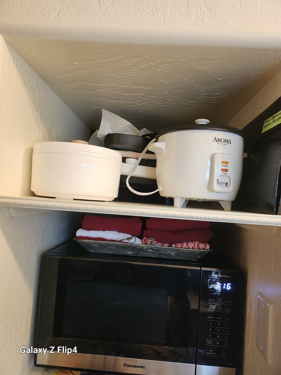 Rice cooker- makes other foods as well. electric cooking pot 