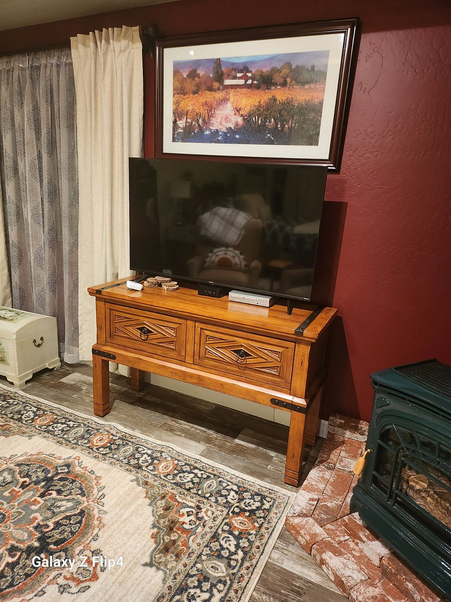 SMART TV WITH DISH- WIFI AS WELL 