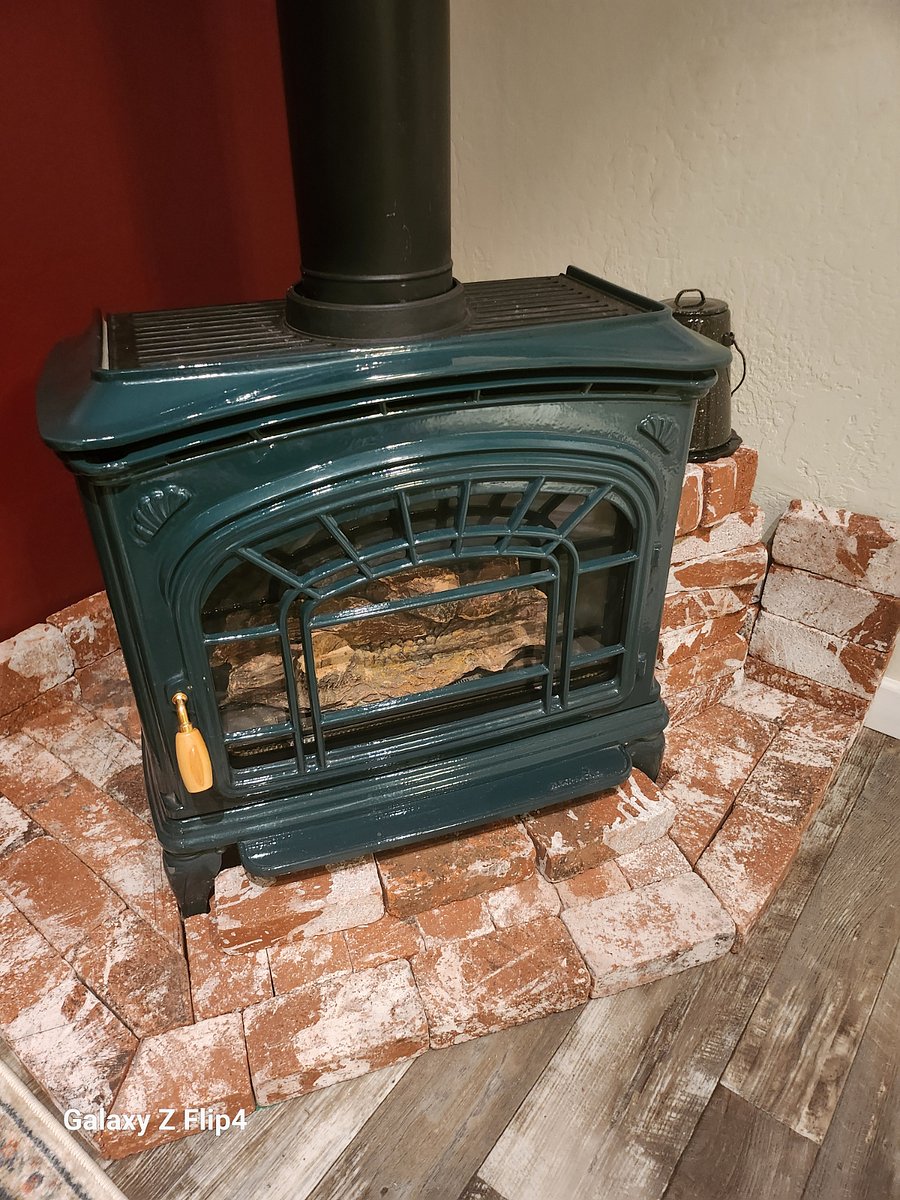 GAS FIREPLACE- TURNS ON WITH A SWITCH ON Left BACK 