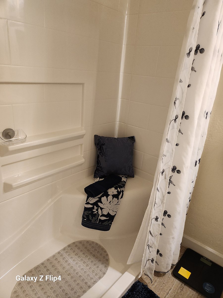 LARGE SHOWER WITH SEAT 