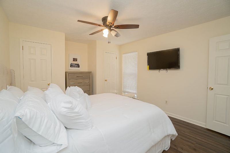 Both bedrooms are equipped with Roku Smart TVs