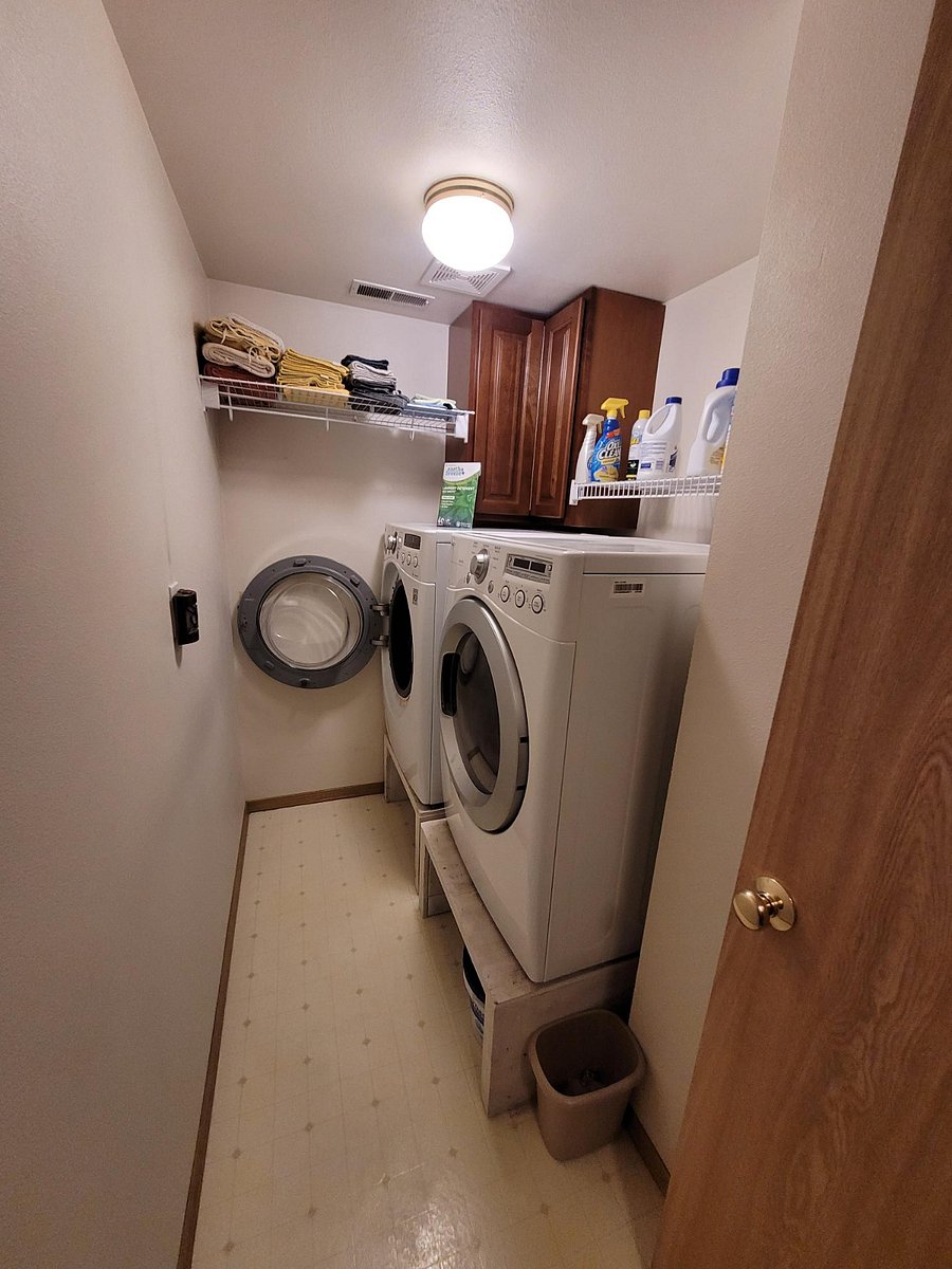 Fullsize Laundry Room