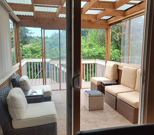 Beautiful Sunroom, Looking out to Green-space