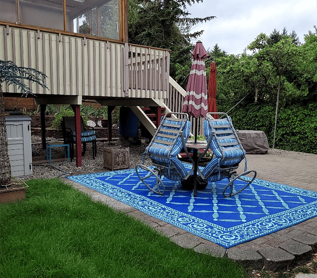 Private Outdoor Back Patio & Yard