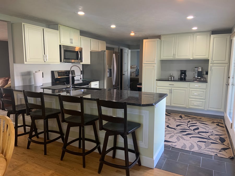 Full kitchen