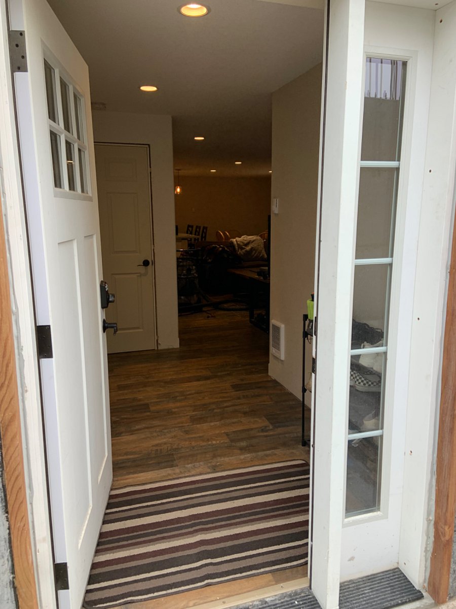 Entry private apartment