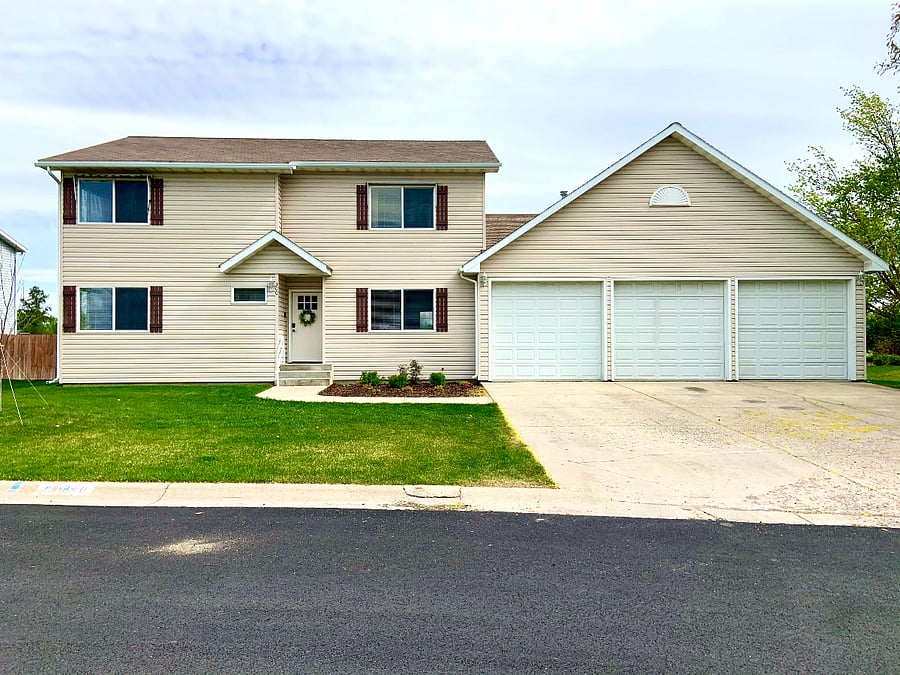 3 separate units in this home.
1. Studio unit
2. Main home rooms to rent
3. Private basement unit.