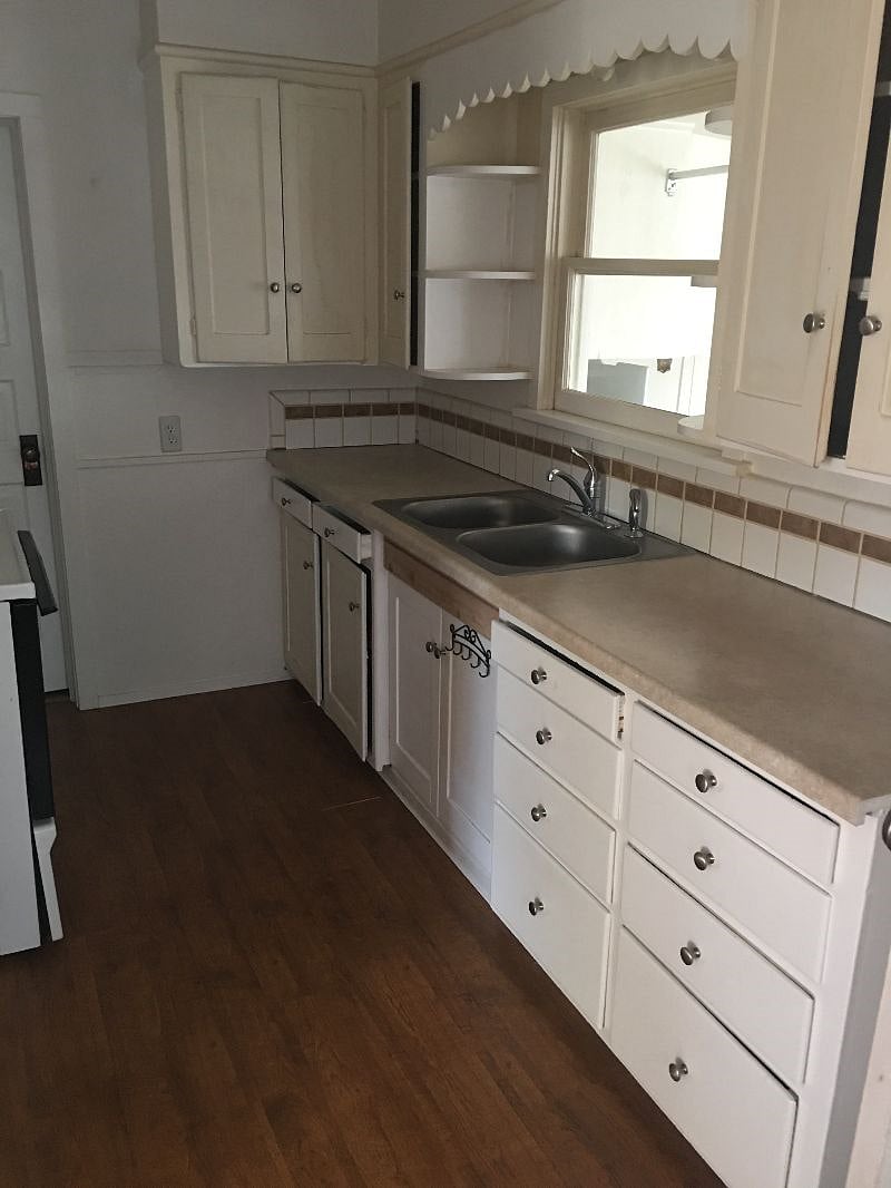 Stiner home kitchen. . . This is a different location. . . I have many properties to pick from