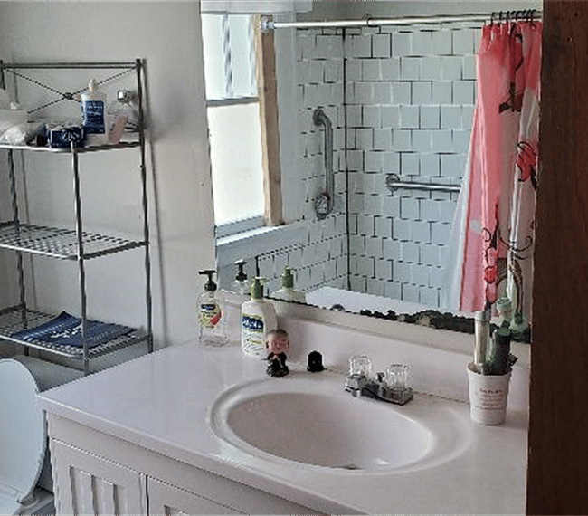 Shared bathroom 1