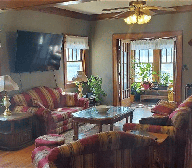 Shared living room. Enjoy our big screen smart TV and Nintendo Switch