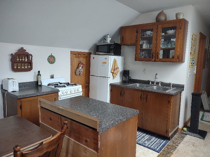 Furnished Finder property 303100_1 photo 3