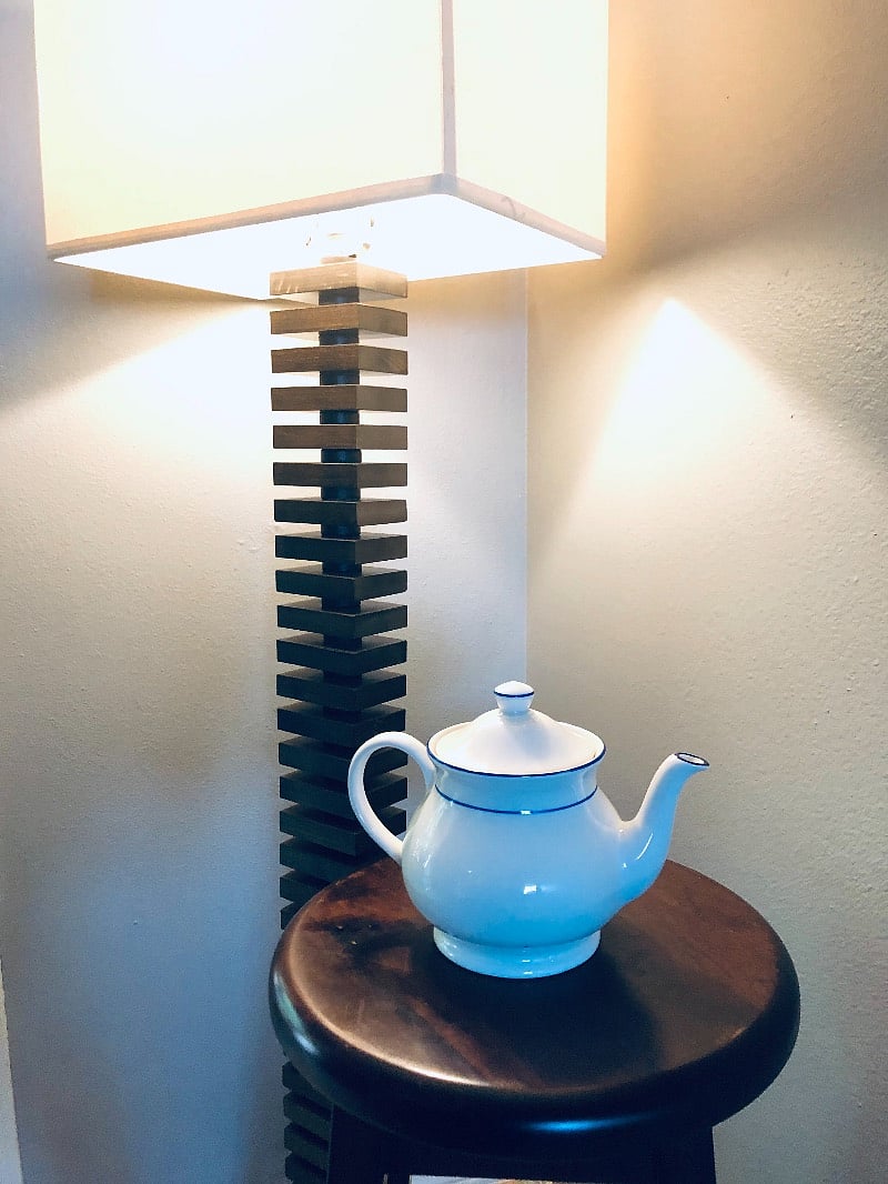 Many coffee and tea pots and options.