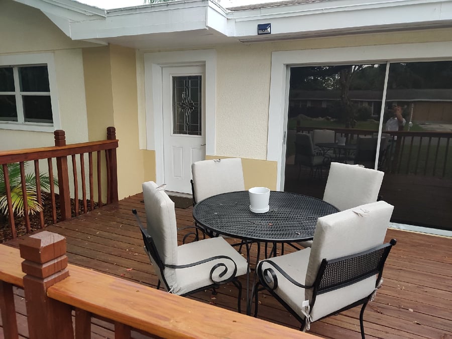 Private porch, umbrella included 