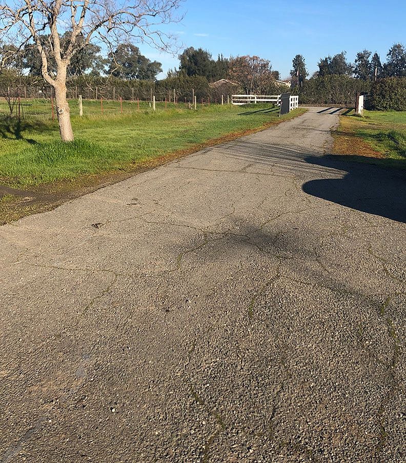 Property entry drive way